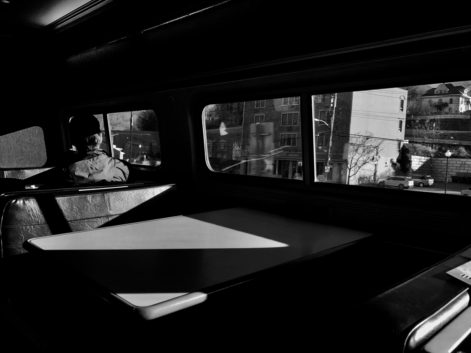Man_Amtrak-Cafe-Car-webres