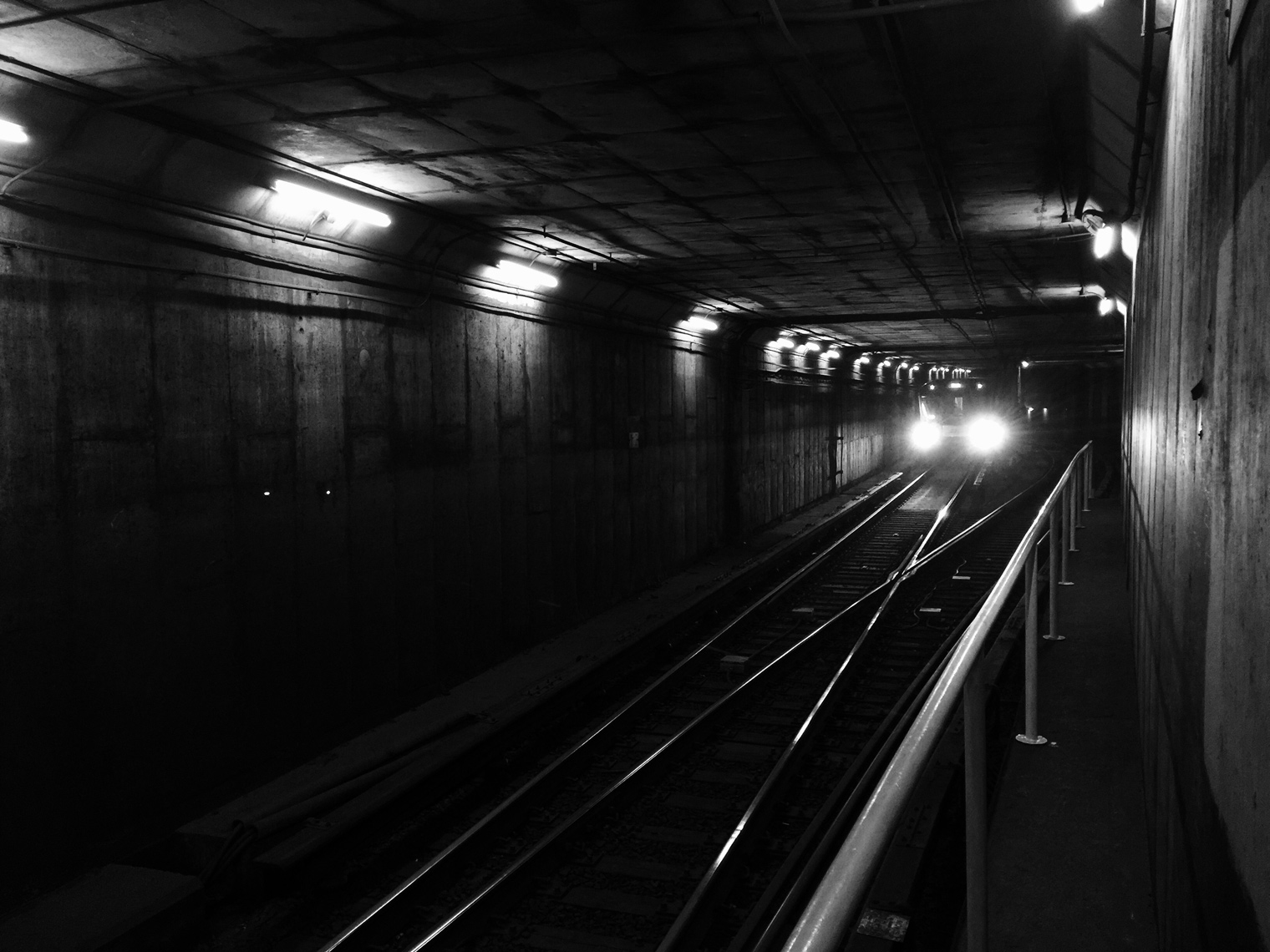 Oncoming-Subway_Toronto-webres