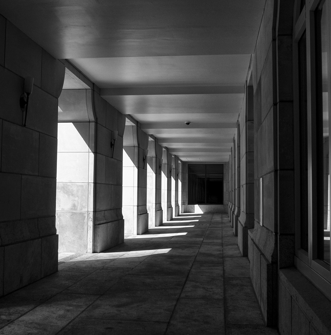 Square-Shadow_Columns-webres